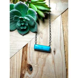 Collier en turquoise de Kingman et argent sterling, fabriqué par des artisans Navajo, bijou culturel de collection, pièce unique - Product Image 1