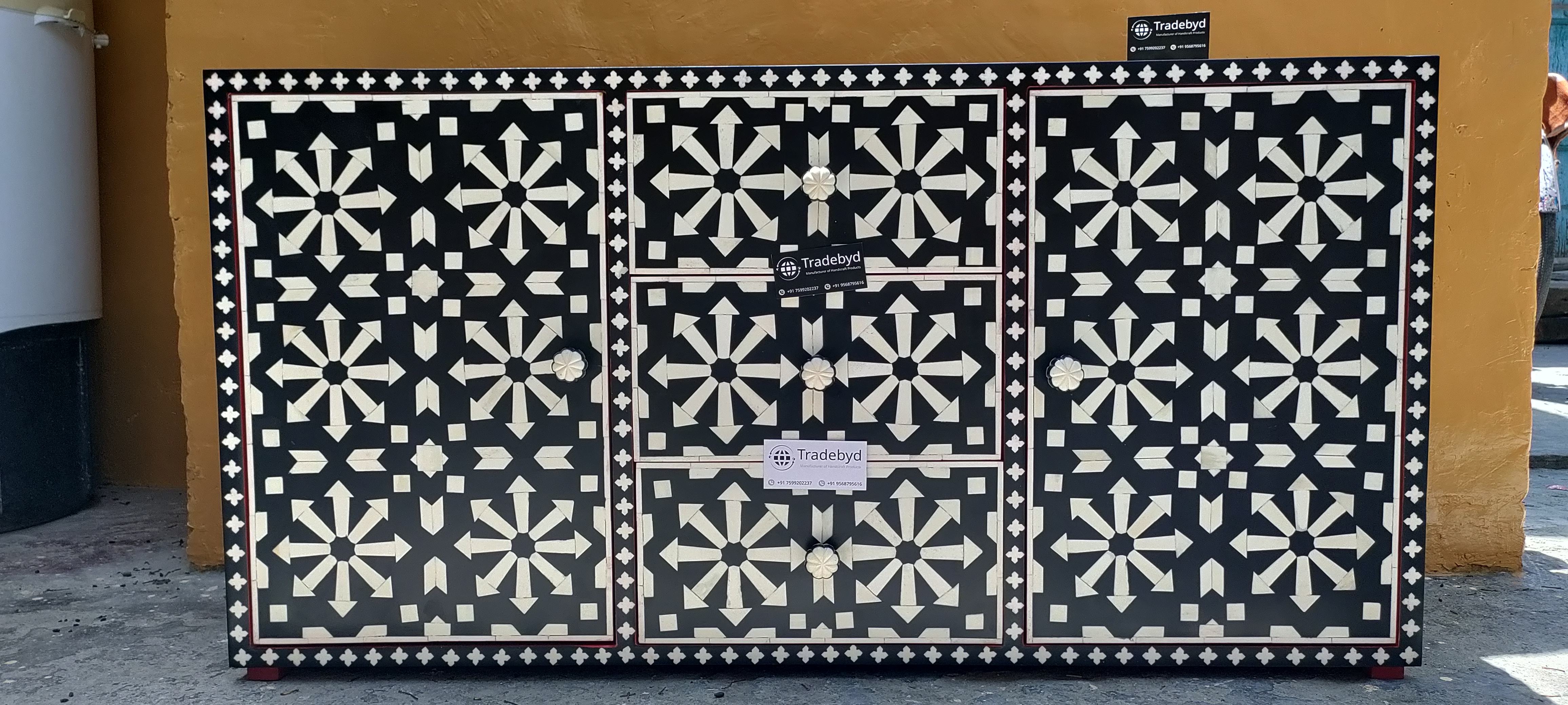 Available in different Colors