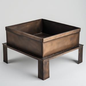 Brasero en métal artistique moderne avec finition thermolaquée, conçu pour la décoration de jardin, offrant un look unique et une performance thermique élevée - Product Image 1