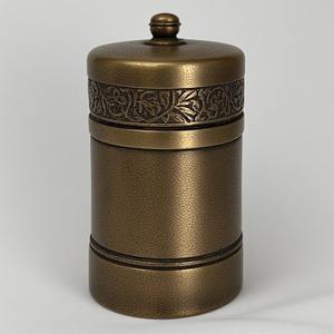 Moulin à sel et à poivre en bois de qualité supérieure avec finition sculptée gravée Travail artisanal offrant un accent décoratif pour manger - Product Image 6