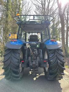 Tractor de pie New Hollands TS110 para uso agrícola con componentes centrales, bomba de engranajes de motor de cojinete - Product Image 3