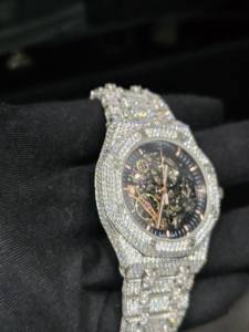 Reloj de Lujo para Hombre 2025 con Diamantes Brillantes, Nuevo Diseño Mecánico, Reloj Plateado y Dorado con Incrustaciones - Venta al por Mayor - Product Image 4