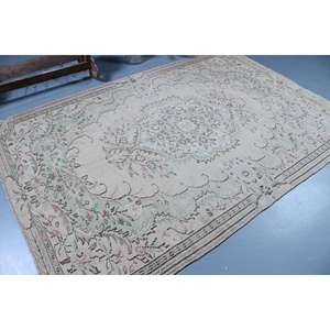 Alfombra Turca Vintage de 5.6x8.5 pies (171x258 cm), Alfombra Blanca con Estampado Animal Azul - Product Image 2