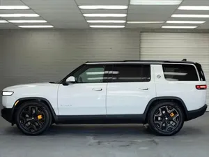 UTILISÉ LHD/RHD 2023 RIVIAN R1S ADVENTURE - Product Image 3