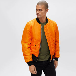 Venta al por mayor de chaquetas de bombardero de satén de lujo para hombres personalizados High Street Style Stand Hood mangas completas cómodas de invierno sostenible - Product Image 2