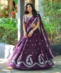 LOOK RICH GEORGETTE IMPRIMÉ LEHENGA CHOLI AVEC DUPATTA FESTIVE WEAR PRIX DE GROS VÊTEMENT ETHNIQUE VIOLET BASSE GAMME HAUTE QUALITÉ - Product Image 5