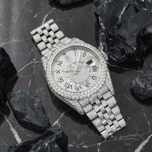 Montre-bracelet en acier inoxydable de qualité supérieure, sertie de diamants, boîtier durable avec design brillant pour les occasions décontractées, les fêtes et les soirées - Product Image 1