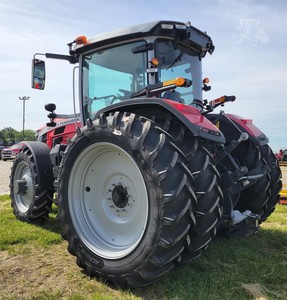 Massey Ferguson 2024 8S.305 Tractor de ruedas 4WD automático con bomba de motor caja de cambios y componentes de motor de núcleo incluidos - Product Image 2