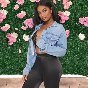 Personalizar 100% algodón recortado chaqueta de mezclilla Premium Casual desgastado mujer chaqueta 2025 elegante chaqueta de mezclilla al por mayor - Product Image 3