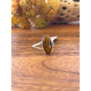 Anillo Largo Harris de Moda con Ojo de Tigre y Bisel de Plata de Ley Chapado en Oro Rosa, Talla 7, Idea de Regalo Elegante y Moderna - Product Image 3