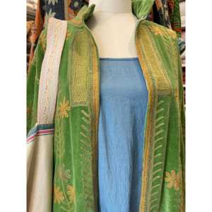 Blazer Automne/Hiver pour Femmes - Veste en Velours Réversible Style Chinoiserie Vert Mousse/Doré Matelassé Style Bohème Logo Personnalisé Cuir - Product Image 1