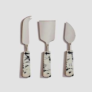 Rebanador de queso chapado en oro de acero inoxidable, mango de resina de sombra oscura auténtica, esparcidor de queso plateado, vajilla de plata de estilo moderno - Product Image 4