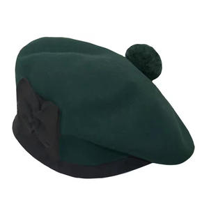 Gorras de capó de inspiración vintage que muestran el patrimonio nacional perfecto para ocasiones formales desgaste del escenario Gorras de capó para la venta - Product Image 2