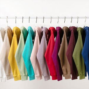 Sudadera Holgada Roja de Moda con Franja Lateral Blanca, Estilo Urbano con Bloques de Color, Ropa de Calle de Invierno, Tinte Liso - Product Image 2