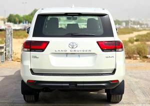 Toyota Land Cruiser GXR 3.5L propre, modèle 2026, avec moteur V6 biturbo de 3.5L produisant 409 chevaux et 650 Nm de couple - Product Image 4