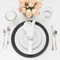Assiettes de chargeur de couleur verte élégantes de vente chaude pour le dessus de table de restaurant et les assiettes de gâteau de dîner de mariage