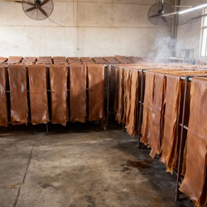 Feuilles de caoutchouc de haute qualité avec vulcanisation et compression optimales - Product Image 1