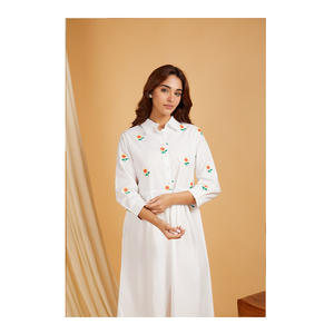 Vêtements de marque personnalisés Robe décontractée à imprimé floral blanc pour femme Vêtements pour femme au prix le plus bas - Product Image 1