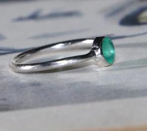 แหวนเงินแท้ 925 ประดับพลอยสีเขียวออนิกซ์ งานแฮนด์เมด เหมาะสำหรับเป็นของขวัญงานแต่งงานหรืองานเลี้ยงสำหรับเธอ - Product Image 2