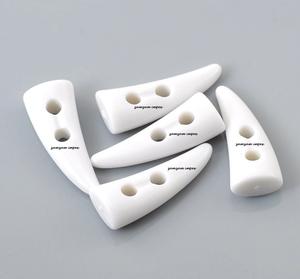 Botones de palanca de cuerno de resina para prendas de vestir y accesorios de ropa Sujetadores hechos a mano duraderos para abrigos, chaquetas y suéteres - Product Image 1