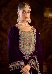 Terciopelo pesado con Secuencia de bordado Traje DE TRABAJO Secuencia de terciopelo Cording Bordado Trabajo superior e inferior con Dupatta - Product Image 2