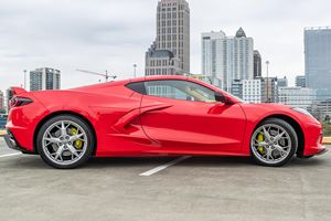 Corvette Stingray Coupé 2021, moteur V8 LT2 de 495 ch, finition 3LT, pack performance Z51, édition Defender 110 Trophy, 4 roues motrices, moteur 6 cylindres de 395 ch - Product Image 5