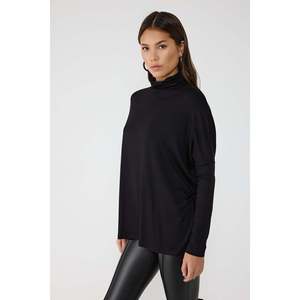 Blusa corta de manga larga con cuello alto - Product Image 3