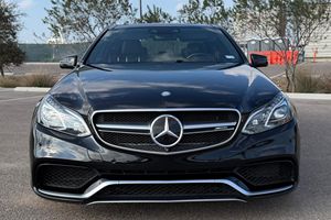 Mercedes-Benz E63 S AMG Sedán 2015 Usado, ~33,400 Millas, V8 Biturbo, Tracción en las Cuatro Ruedas, Mayormente de Propiedad del Sur - Product Image 2