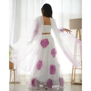 Conjunto de Lehenga de Organza Blanca Pintada a Mano para Mujer, Marca Shaurya - Product Image 1
