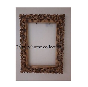 Cadre de miroir en bois de luxe avec des détails finement travaillés et un vernis en bois naturel lisse pour une décoration intérieure de qualité supérieure - Product Image 1