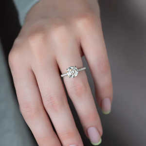 Bague en diamant Moissanite taille ronde pavé Design - Product Image 1