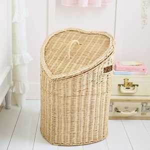 Cesta de Lavandería de Ratán Tejida a Mano en Forma de Corazón - Contenedor de Almacenamiento de Mimbre Natural con Tapa y Asa para Dormitorio y Organización del Hogar - Product Image 3