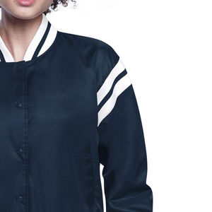 Veste de baseball universitaire pour femme 100% coton, qualité supérieure, coupe ajustée, logo personnalisé brodé, respirante, vente en gros pour l'hiver - Product Image 4