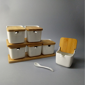 Pot à épices carré en céramique blanche, récipient de stockage de sucre de sel, Pot d'assaisonnement, ensemble de pots à épices avec couvercle en bambou, vente en gros - Product Image 1