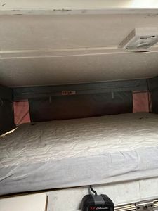 กระบะทรงแบนแบบป๊อปอัพแบบแข็งสำหรับวางบนเตียงตั้งแคมป์รถปิกอัพพร้อมเต็นท์แบบป๊อปอัพและห้องครัวกลางแจ้ง - Product Image 2