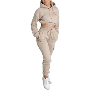Vêtement de sport pour femme en gros, sweat à capuche court à manches longues en coton imprimé uni décontracté |   Ensemble de jogging sportif avec logo personnalisé - Product Image 1