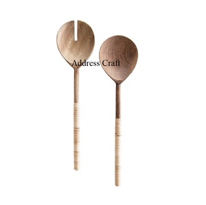 Ensemble de 2 cuillères et fourchettes en bois naturel avec manche en rotin tissé pour la maison, les ustensiles de cuisine et les salades. - Product Image 6