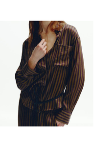 Camisa de mujer de calidad superior Camisa suelta de rayas marrones con mangas completas y estampado llamativo para un aspecto único a precio asequible - Product Image 4