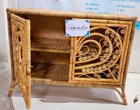 Fabriqué à la main bohème paon rotin armoire complexe portes à défilement touche artistique exquise pour unité de rangement de salon