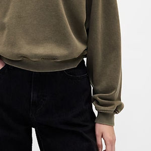 เสื้อฮู้ดดี้ทรงบ็อกซี่ ตัดสั้น ผ้าฝ้าย 100% ล้างสีแบบแอซิด  สำหรับผู้หญิง  รับสกรีนโลโก้  สตรีทแวร์ ผ้าเฟรนช์เทอร์รี่ 500gsm หนานุ่ม - Product Image 4