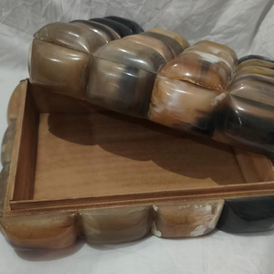 Caja de Cuerno de Búfalo para Joyas y Almacenamiento de Regalos - Interior Suave para Artículos Delicados de Alta Calidad - Product Image 1