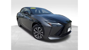 Lexus RZ 450e Premium AWD 2024 con Ruedas de 18 Pulgadas, Seminuevo - Product Image 2