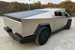 Cybertruck Te-s-la 2024 Usada en Excelentes Condiciones, 600 hp, Motor Dual, Tracción en las Cuatro Ruedas, Capacidad de Conducción Autónoma Total - Product Image 3