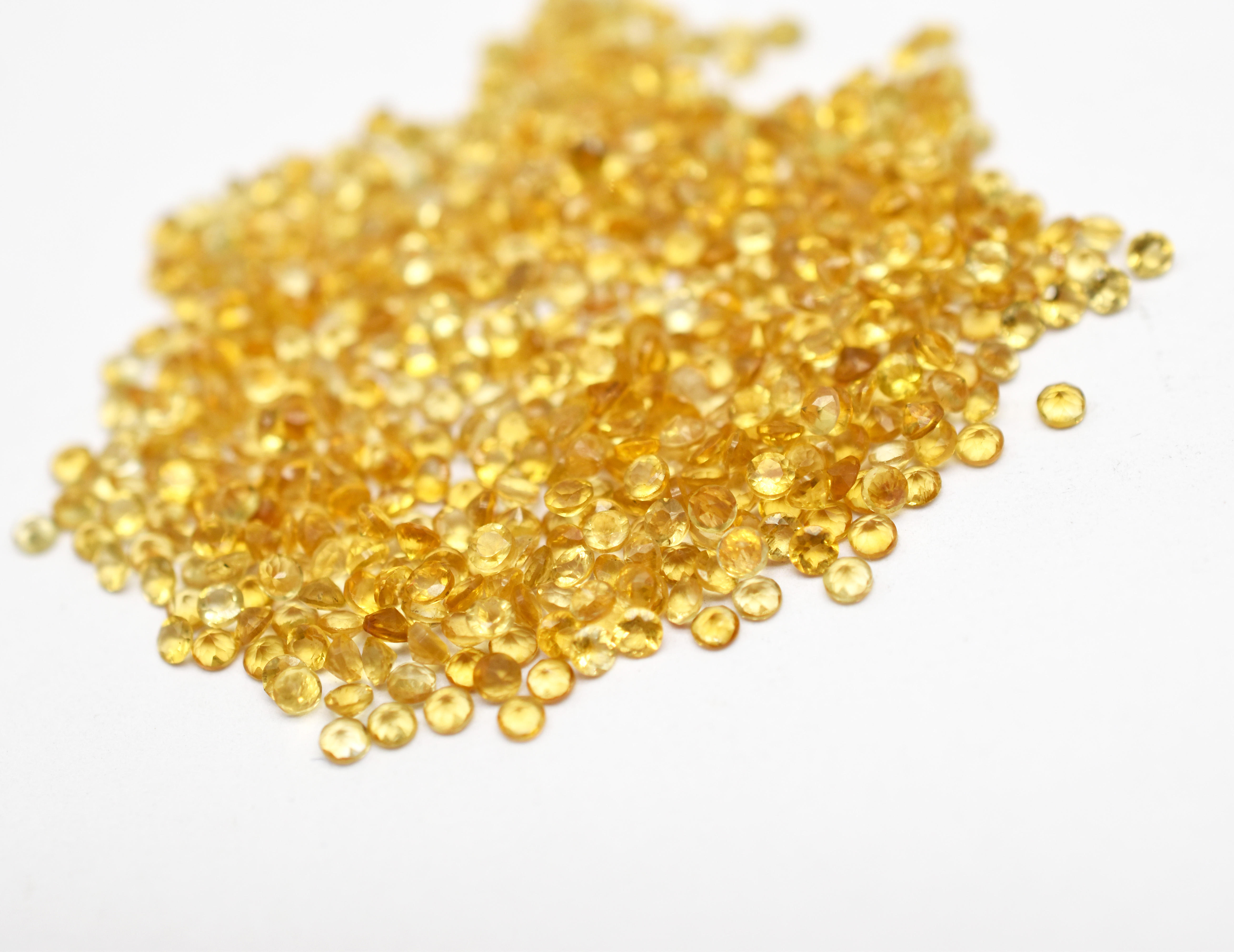 สีเหลือง