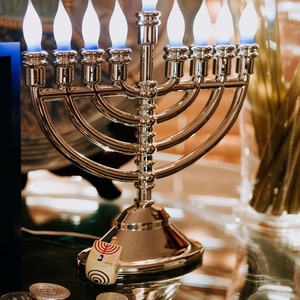 Soporte para candelabro menorah, metálico e irrompible, artesanía - Product Image 4