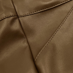 Shorts en cuir PU taille haute pour femmes, couleur unie, boutonnage frontal, style décontracté, marron, coupe régulière - Product Image 6