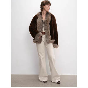 Chaqueta de piel de conejo bicolor vintage estilo Pictorial Paris con cuello suave de piel sintética de zorro, abrigo teñido con estampado y decoración de botones de seda. - Product Image 5