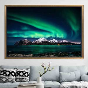 Arte en lienzo de las auroras boreales: impresión de vitral del cielo nocturno, lienzo con marco dorado - Product Image 1