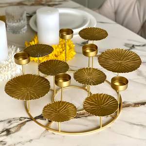 Bougeoir votif en métal design avec finition artistique, parfait pour les célébrations festives ou la décoration. - Product Image 4