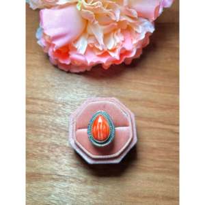 Bague artisanale Dane Skeets en nacre et argent sterling, style vintage avec incrustations de corail et turquoise, pour un usage quotidien - Product Image 1